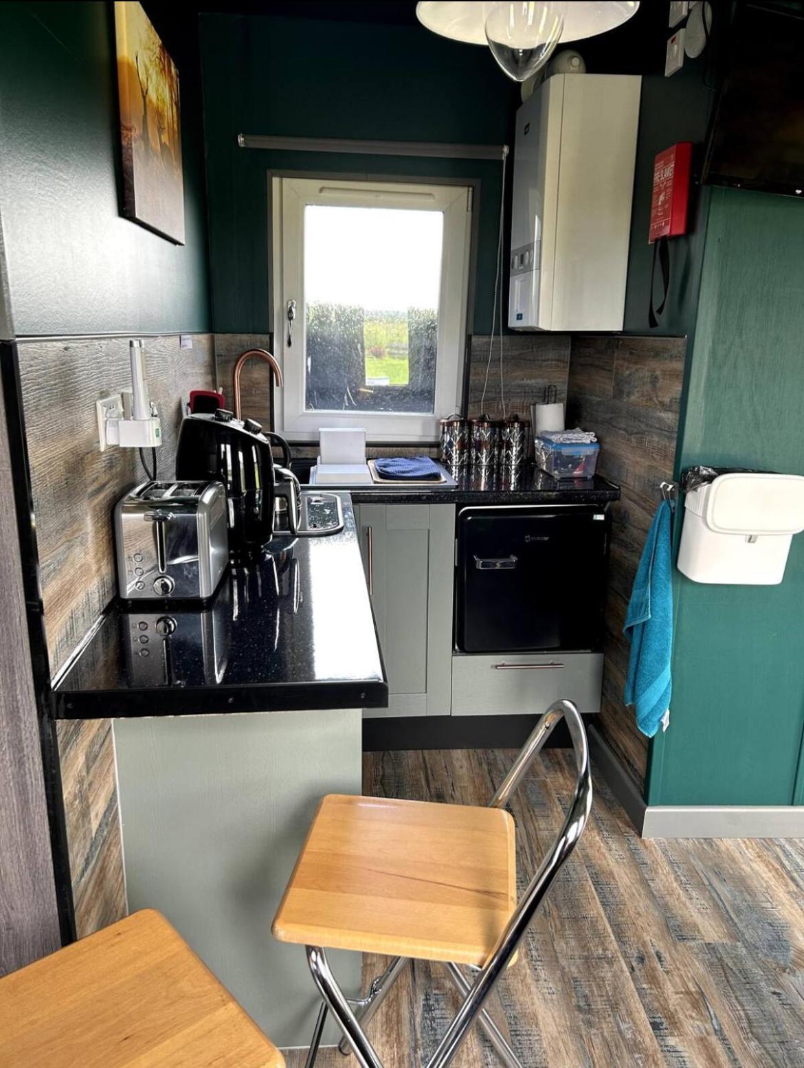 The Potter'S Rest, A Cosy Wee Cabin In The Highlands Watten Exterior foto